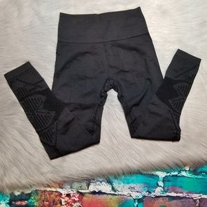 Dutte Dutta • Black High Waist Seamless Leggings